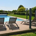& D'hotes Clossaintjoseph - Jacuzzi, Sauna & Piscine Ext Chauffee Guest house
