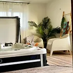 Guest house & D'hotes Clossaintjoseph - Jacuzzi, Sauna & Piscine Ext Chauffee 3*