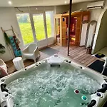 & D'hotes Clossaintjoseph - Jacuzzi, Sauna & Piscine Ext Chauffee Guest house 3*