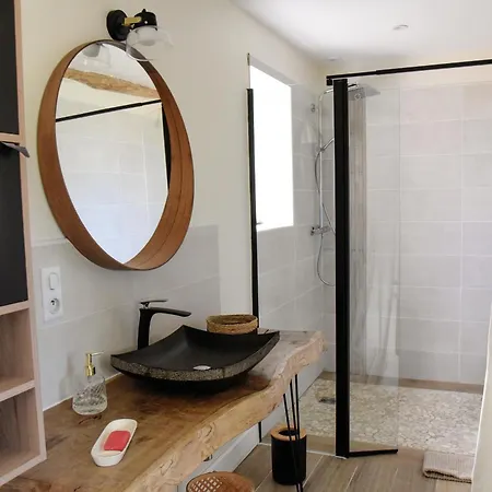 & D'hotes Clossaintjoseph - Jacuzzi, Sauna & Piscine Ext Chauffee Guest house