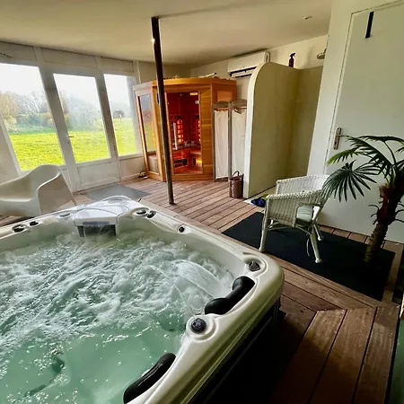 & D'hotes Clossaintjoseph - Jacuzzi, Sauna & Piscine Ext Chauffee 게스트하우스 3*