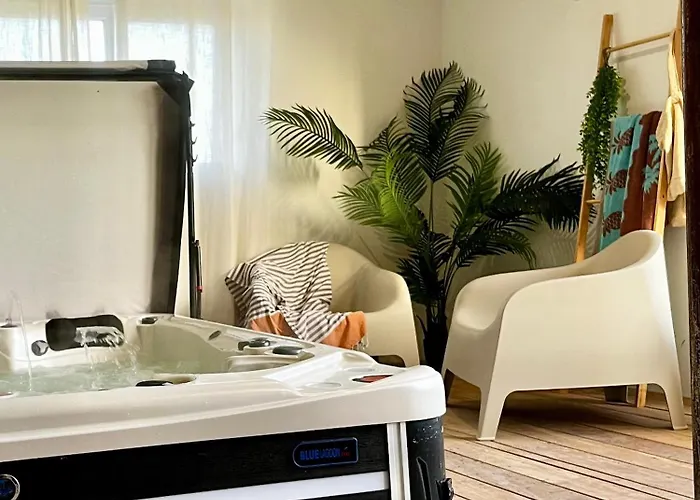 Gasthof & D'hotes Clossaintjoseph - Jacuzzi, Sauna & Piscine Ext Chauffee 3*